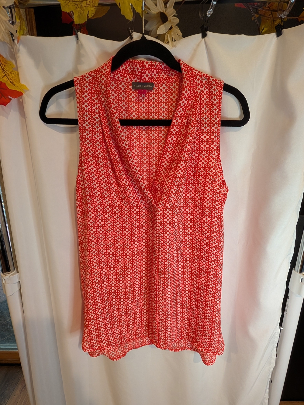 Vince Camuto Sleeveless V-Neck Blouse Red White Geometric Print Size S